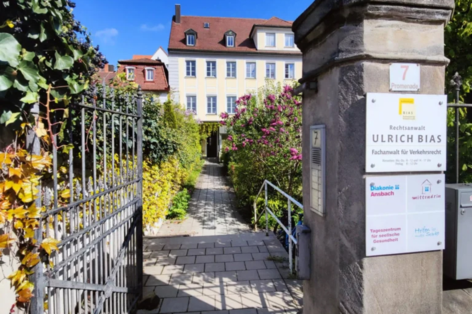 Eingang Promenade Eingang des Tageszentrums "mittendrin" über die Promenade Ansbach